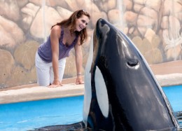 brooke-shields-at-seaworld-orlando-2_reduced1