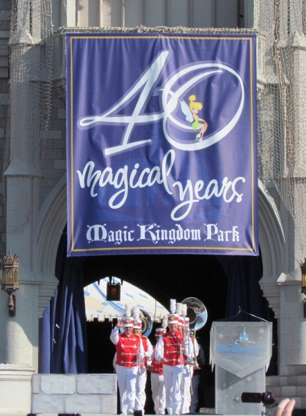 wdw40-sign-band