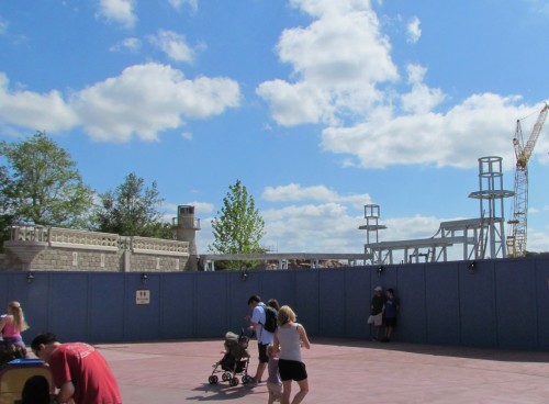 00-new-fantasyland-wall-2
