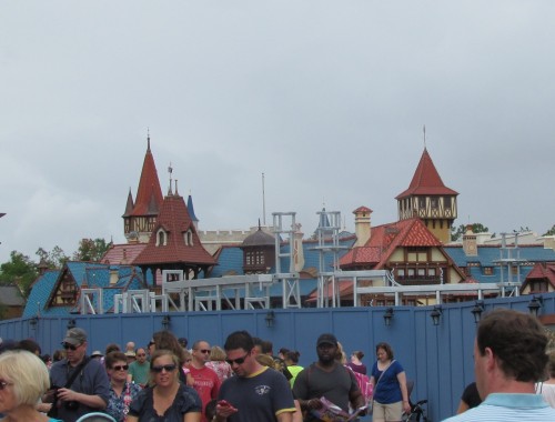 00-newfantasyland-wall-1