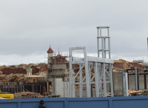 00-newfantasyland-wall-3