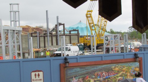 00-newfantasyland-wall-4