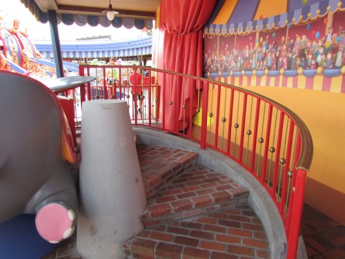 01-dumbo-stairs