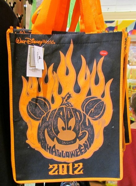 03-wdw-halloween-merch-bag-1