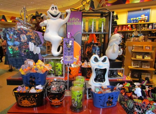 03-wdw-halloween-merch-display