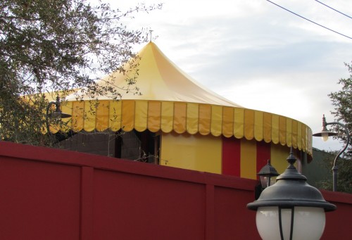 01-mk-storybook-circus-yellow-2 Magic Kingdom Storybook Circus Update - Sideshow sign