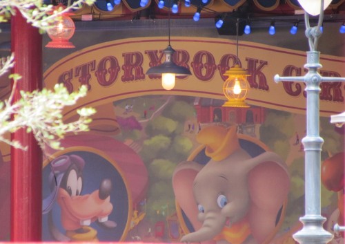 01-mk-storybook-circus-yellow-4 Magic Kingdom Storybook Circus Update - Yellow Tent Mural