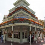 02-mk-halloween-mainstreet-4