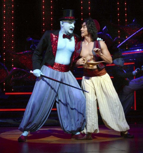 aladdin-stage-show-genie