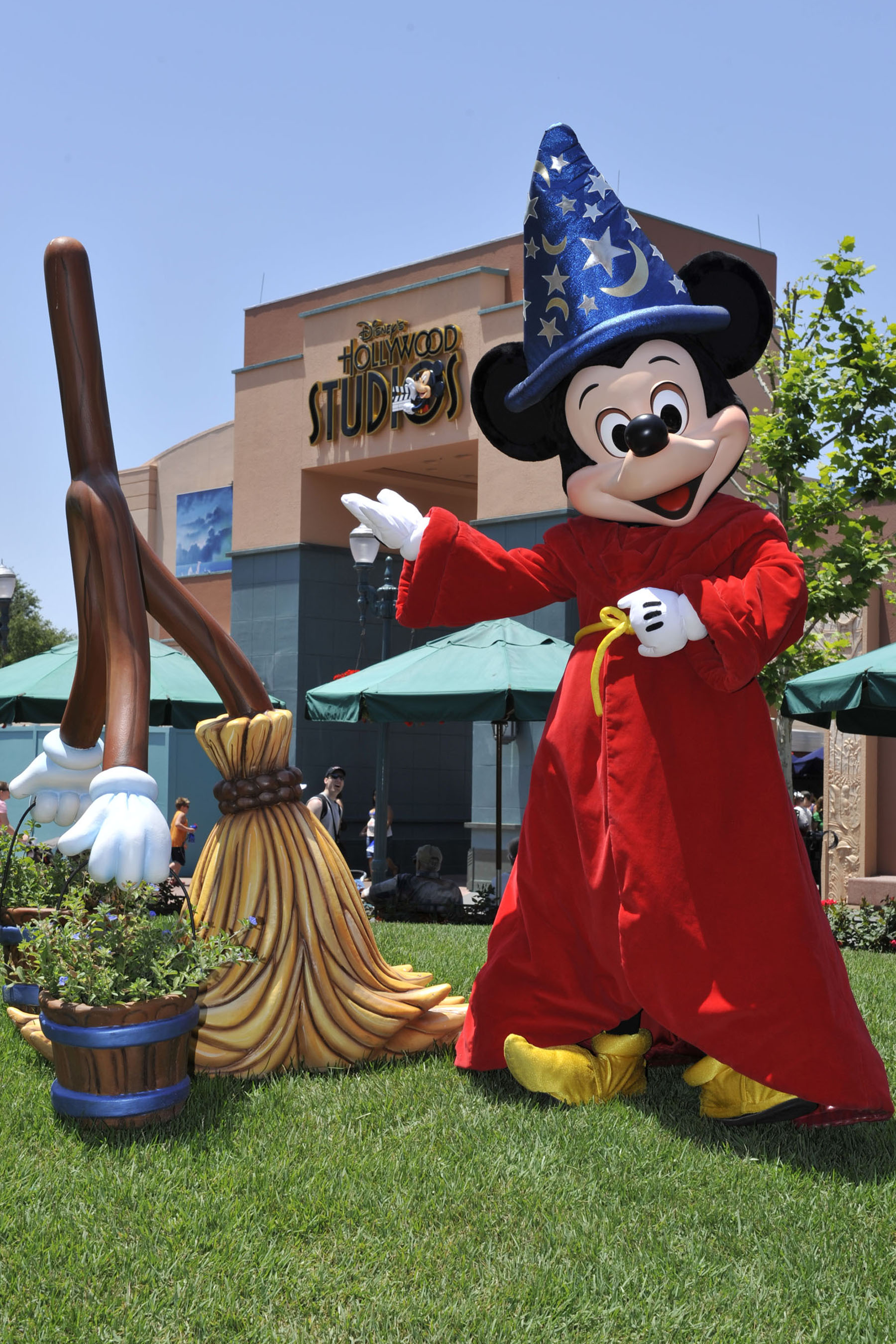 Disney's Hollywood Studios Sign with Mickey Mouse | The Disney Blog