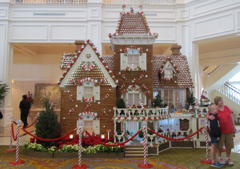 Disney Resort Gingerbread House Tour 2017 Preview The