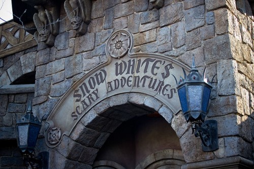 640px-Snow_White's_Scary_Adventures_Entrance