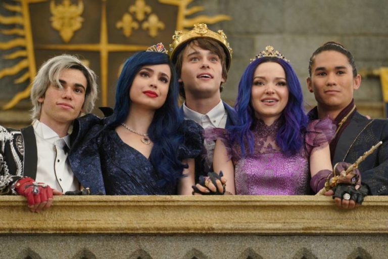 Descendants 3 - The VKs on romantic relationships featurette | The ...