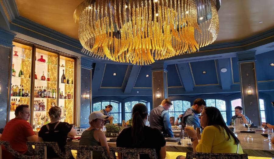 Review and Tour of the Enchanted Rose Lounge (Video) The Disney Blog